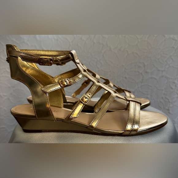 KATE SPADE ♠️- Gold Women's Sandals (7.5) ‼️NEW W/DUST BAG‼️ - Picture 4 of 14